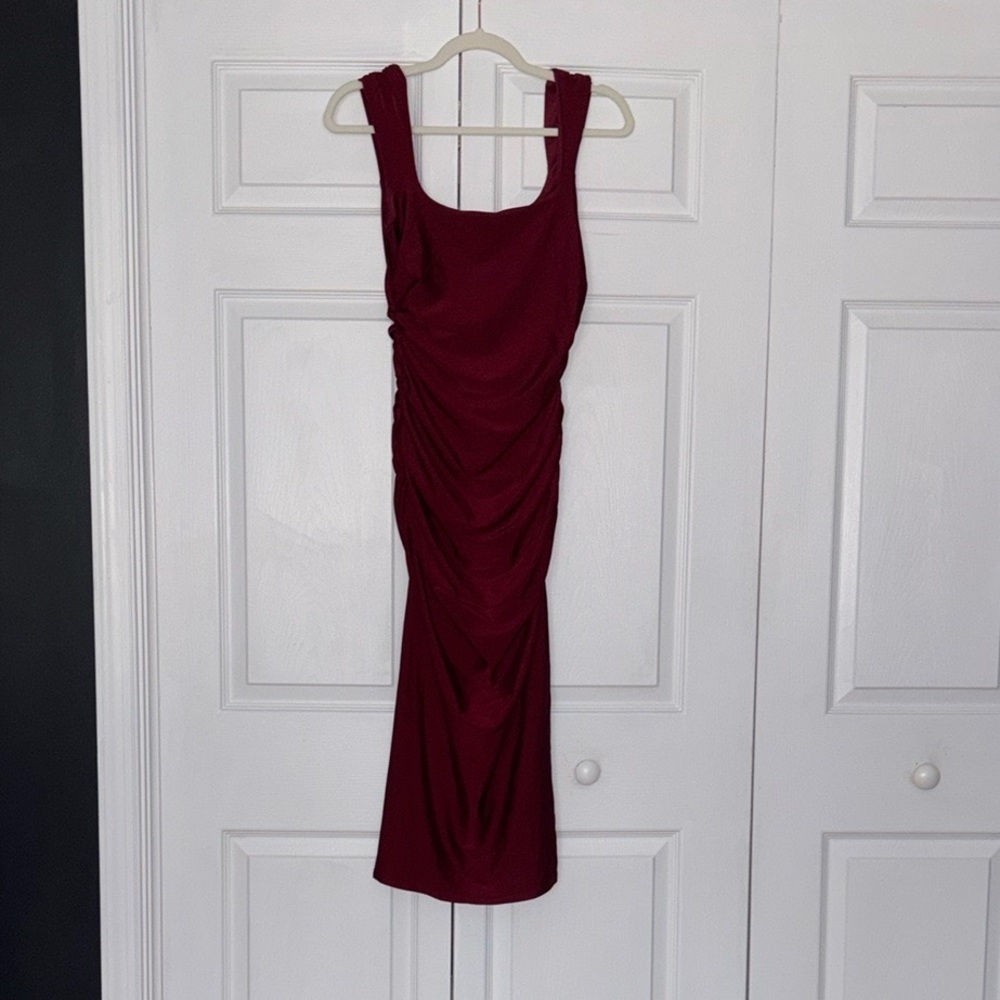 Elegant Burgundy Sleeveless Dress